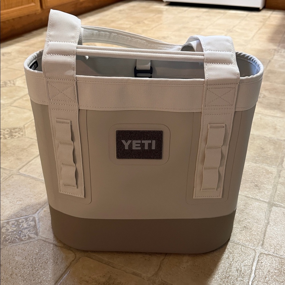 YETI Camino 20 in Cape Taupe